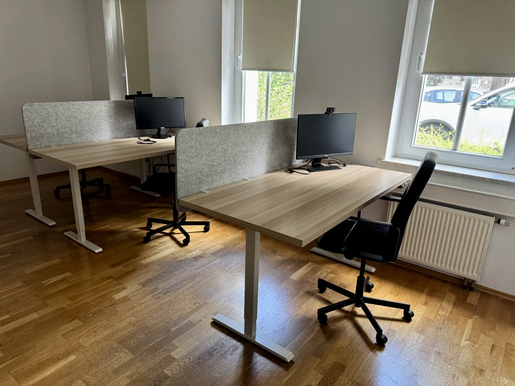 Arbeitsplätze am Fenster